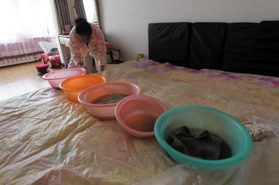沧源楼上漏水，住户失联，小区没物管，业主维权难！律师来支招……